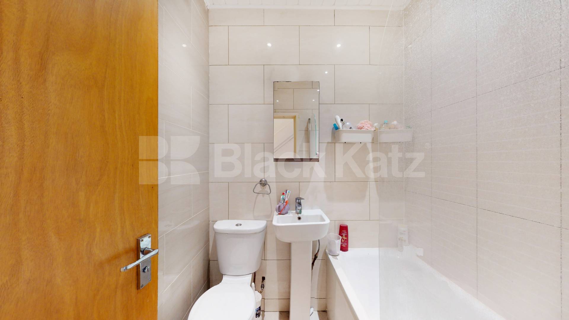 			3 Bedroom, 2 bath, 1 reception Flat			 Blenheim Gardens, Willesden Green